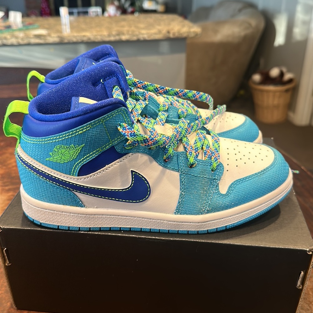 Jordan 1 Mid SE